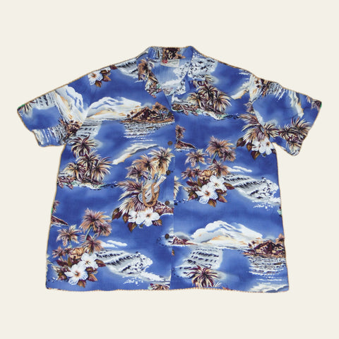 Men's Aloha shirt by Hilo Hatties.  100% rayon, Size: Mens Small