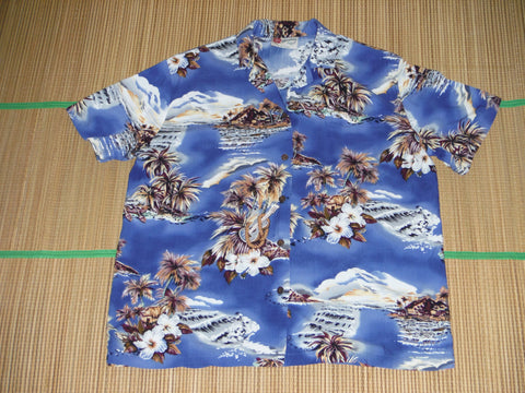 Men's Aloha shirt by Hilo Hatties.  100% rayon, Size: Mens Small